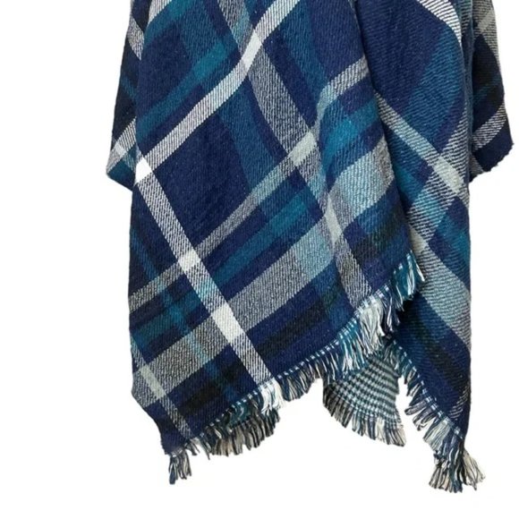 Steve Madden Blue Reversible Plaid Shawl Poncho Cape - Picture 9 of 10